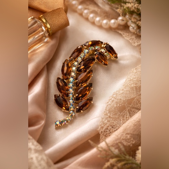 Jewelry - Vintage Amber Brown Glass Rhinestone Leaf Brooch 2.75” Gold Tone Statement Pin
